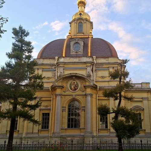 Полуденный выстрел и колоннада Исаакиевского собора