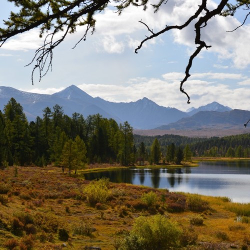 Знакомство с Алтаем своей компанией: снежные вершины, кристальные озёра и заповедные тропы