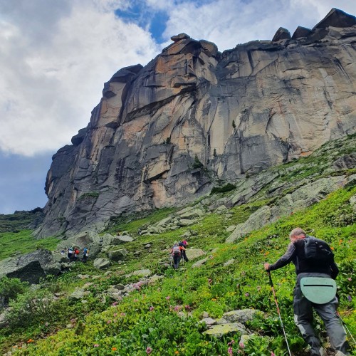 Сокровища природного парка «Ергаки»: треккинг с рюкзаками и ночёвками в палатках