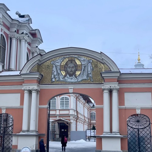 Александро-Невская лавра и Смольный собор — архитектурные жемчужины Петербурга