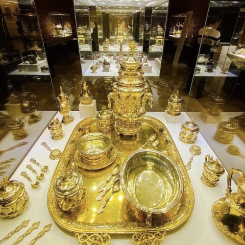 Фаберже: ювелир королей и король ювелиров