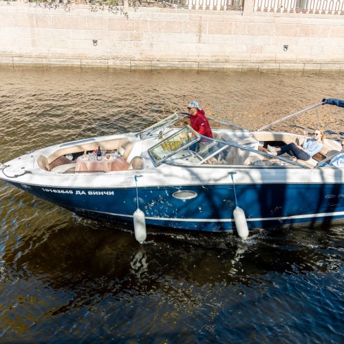 Классика Петербурга: прогулка на катере с аудиогидом или музыкой