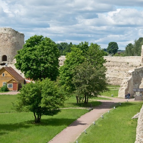Автобусный тур в Великий Новгород, Псков и Изборск: главные места и погружение в историю
