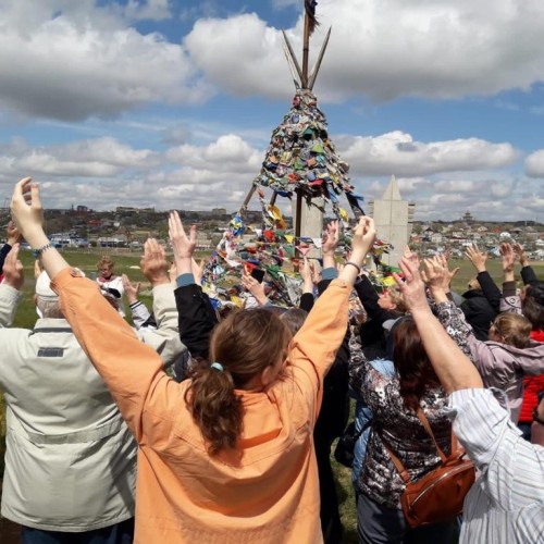 В Элисту из Волгограда на автобусе: вальс тюльпанов, этнопрограмма, мастер-классы и «Страна Бумба»