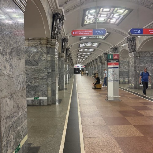 Петербургский метрополитен: обзорная экскурсия по историческим станциям метро