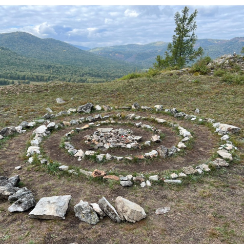 Активные выходные в Хакасии: сплав по Белому Июсу, треккинг по Тогыз-Аз, баня