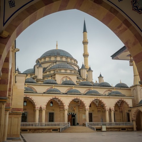 От старинных башен в горах до небоскрёбов: по Чечне с комфортом