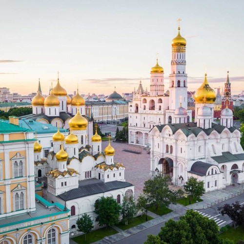 Кремль — сердце России (на иностранном языке)