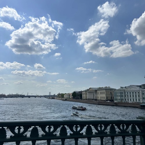 Вдоль Петропавловской крепости — к Казанскому собору