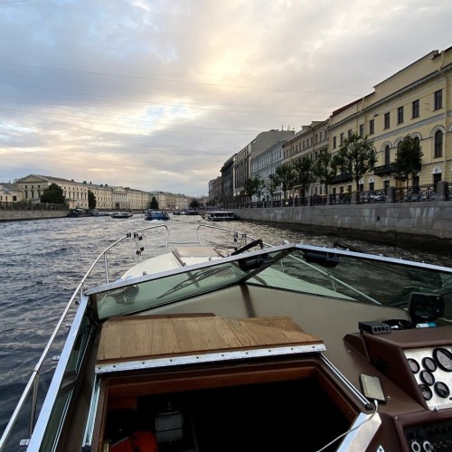 На катере по рекам и каналам Петербурга: романтично и познавательно