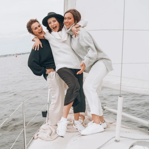 Прогулка на парусной яхте