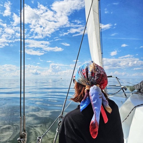 Выходные под парусами на Рыбинском море с проживанием в палатке: всё включено