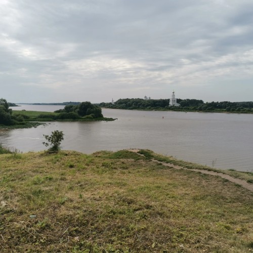 На парусно-моторной яхте по Волхову и Ильмень-озеру