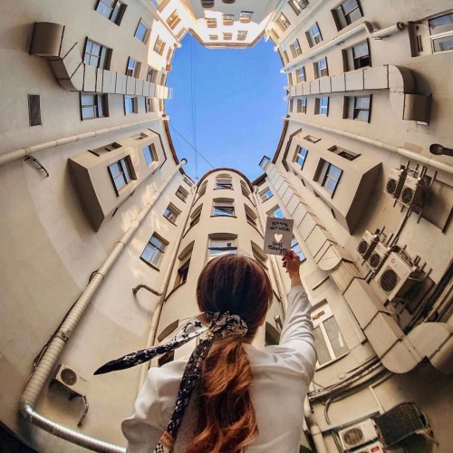 Для самых стойких: подробная экскурсия по дворам и парадным Дворцовой слободы