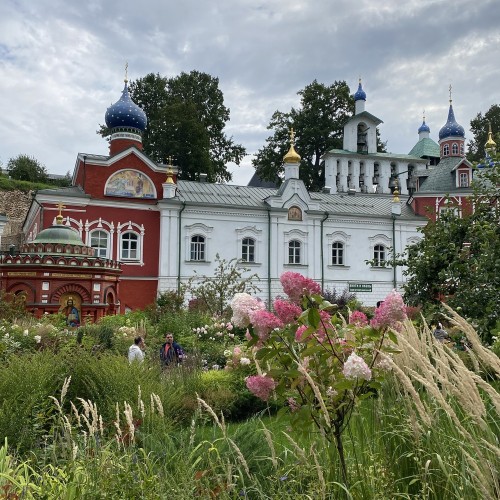 Святые Печоры и древний Изборск: экскурсия в небольшой группе