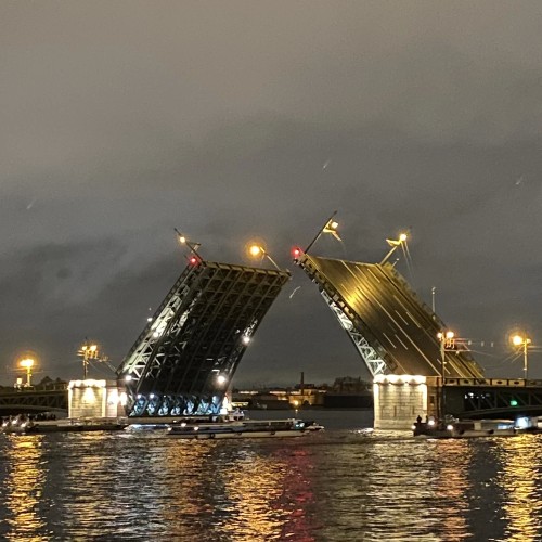 Между сфинксами: вечерняя экскурсия по Петербургу