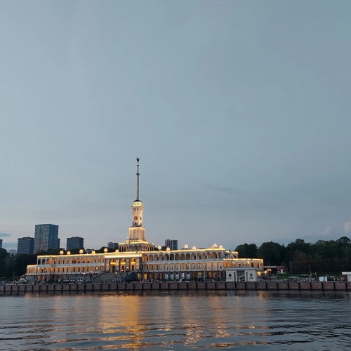 По каналу имени Москвы — к усадьбе Коcмодемьянское