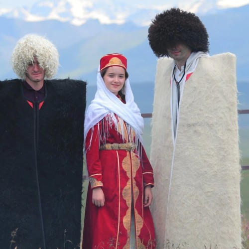 Всё лучшее на Кавказе — для вас: топ-локации, кухня, отдых на источниках, конная прогулка, рыбалка