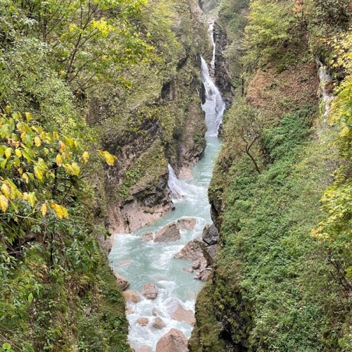 Автотрип по Северной Осетии: ущелья, башни, арт-объекты