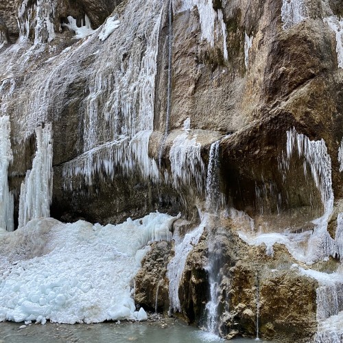 Чегемские водопады, «город мертвых» и озеро Гижгит за 1 день!