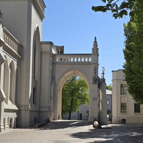 Удивительные истории Патриарших