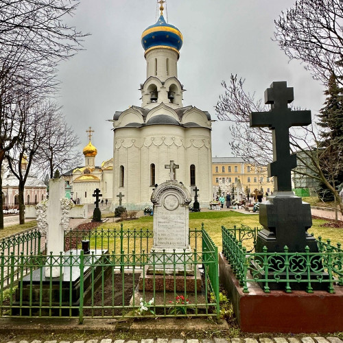 Некрополь Троице-Сергиевой лавры: язык вечности