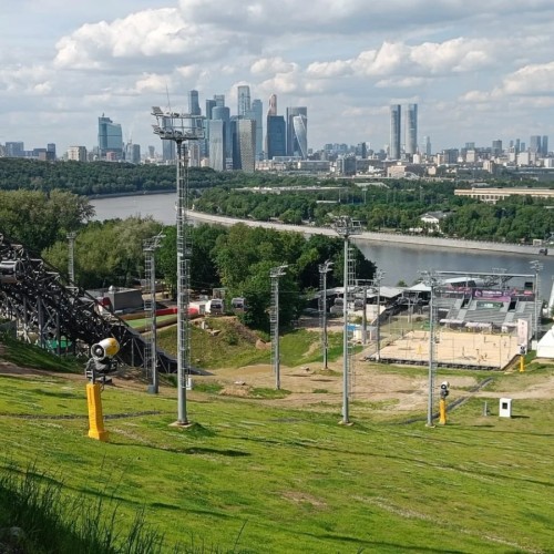 На Воробьёвы горы по эскалаторной галерее