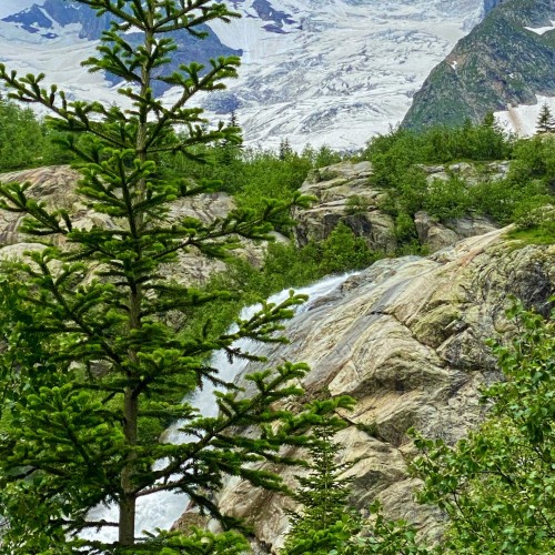 На джипах к водопадам Домбая и Архыза: индивидуальный отпуск с лёгкими треккингами