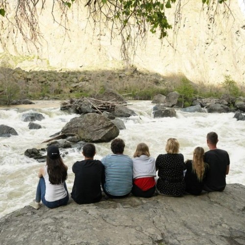 Автотур по весеннему Алтаю: фиолетовые горы и места силы