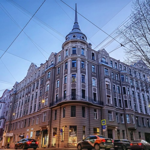 В гости к петербурженке — в дом со шпилем на Петроградской стороне