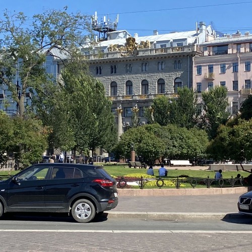 От кошек до слонов: семейное путешествие по Петербургу