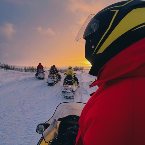 Активности в Заполярье: индивидуальный выезд с айс-флоатингом и катанием на снегоходах