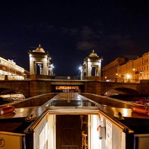 Музыка разводных мостов Петербурга: групповая прогулка на теплоходе