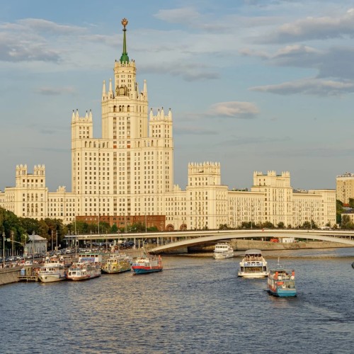 Высотка на Котельнической и чаепитие с видом на Кремль