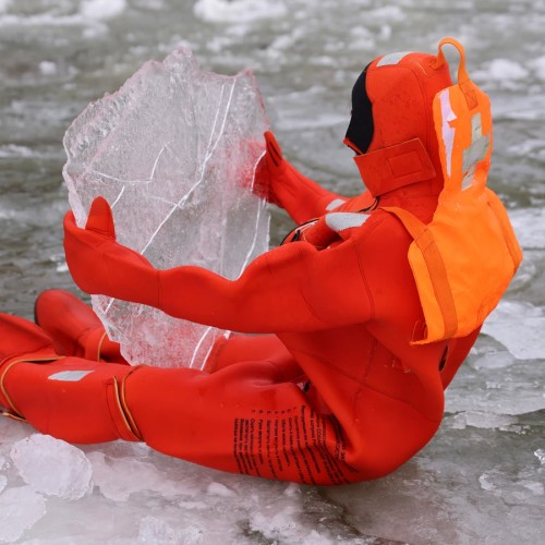 Из Горно-Алтайска — на айс-флоатинг в Телецком озере