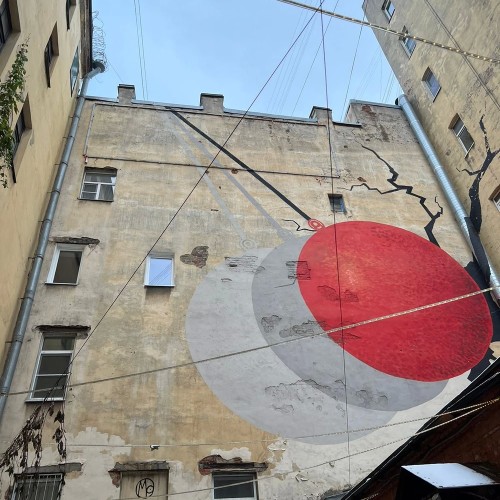 От андеграунда до небесной перспективы: прогулка по городу + безопасная крыша