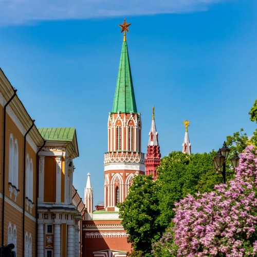 «Москва — это Красная площадь, Москва — это звёзды Кремля...»