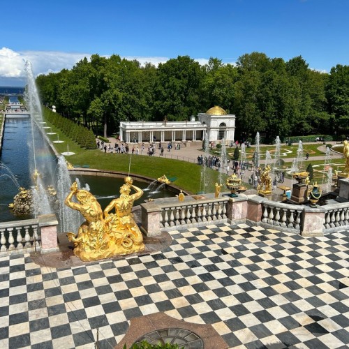 Мир изящных фонтанов Петергофа