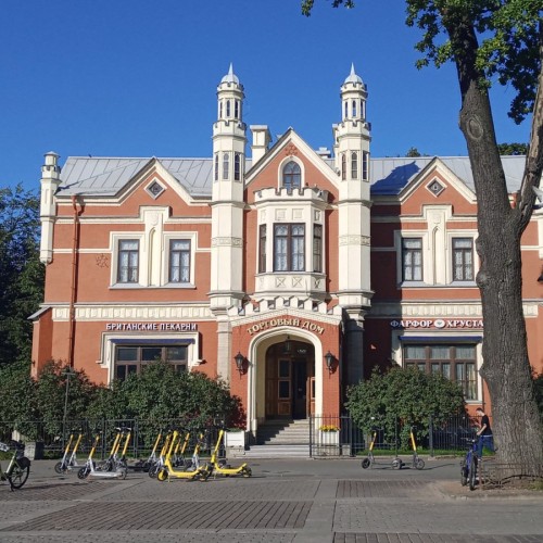 Каменный — остров сокровищ: прогулка по элитному дачному предместью