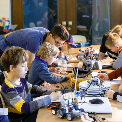 Инженерные мастер-классы для детей 4–15 лет: роботы и не только! (в группе)