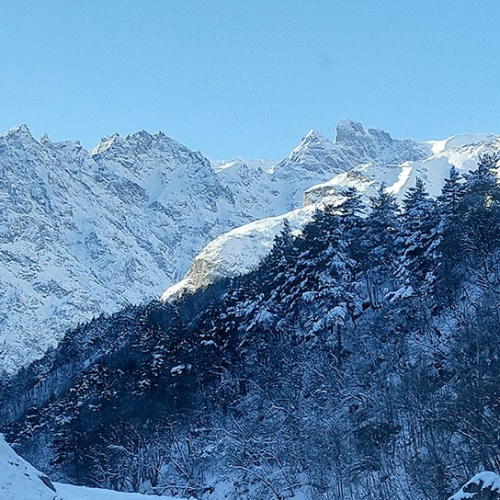 В снежную Верхнюю Балкарию на новогодние праздники: треккинг налегке с проживанием в гостинице