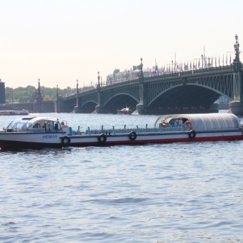 Ночной круиз вдоль парадных набережных и разведённых мостов Санкт-Петербурга