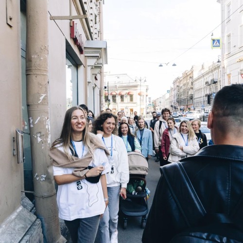 Стендап-экскурсия по Петербургу