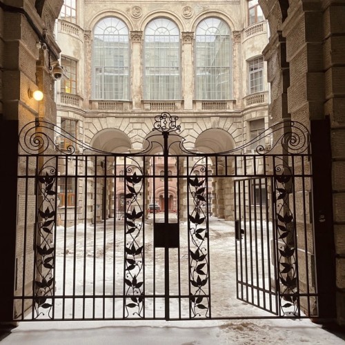 Дворцы и хижины Петроградки