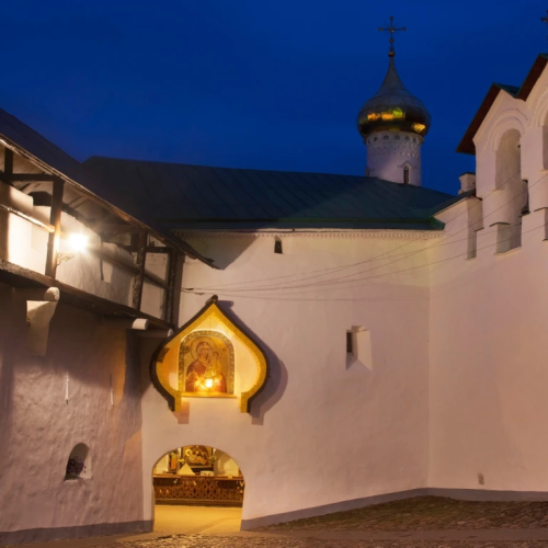 Из Санкт-Петербурга в Псковскую область: Талабские острова, Псков и Печоры