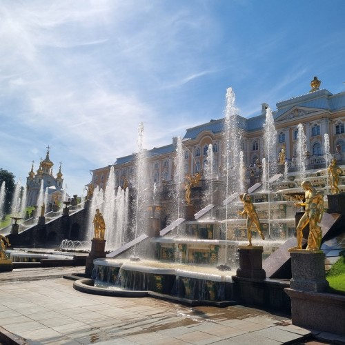 В Петергоф  — с комфортом и личным гидом