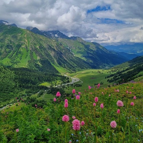 В горы — от суеты и забот: треккинг в Архызе без рюкзаков