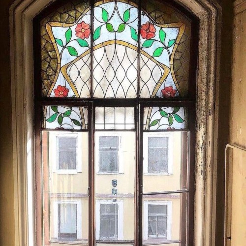 Витражи Петроградской стороны — со специалистом по витражному искусству