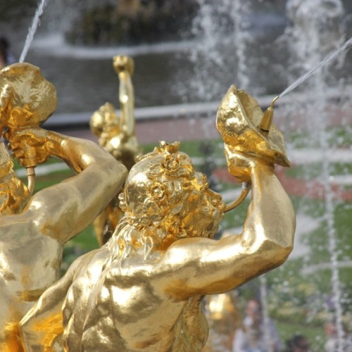 Экскурсия по Нижнему парку и дворцу Петергофа (билеты включены)