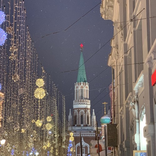 Пешком по страницам истории Москвы: персональное погружение в тайны Кремля и легенды авиации